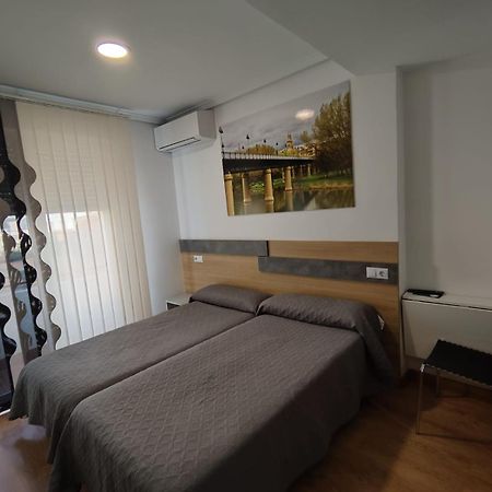 Hostal Rioja Condestable Λογκρόνο Εξωτερικό φωτογραφία