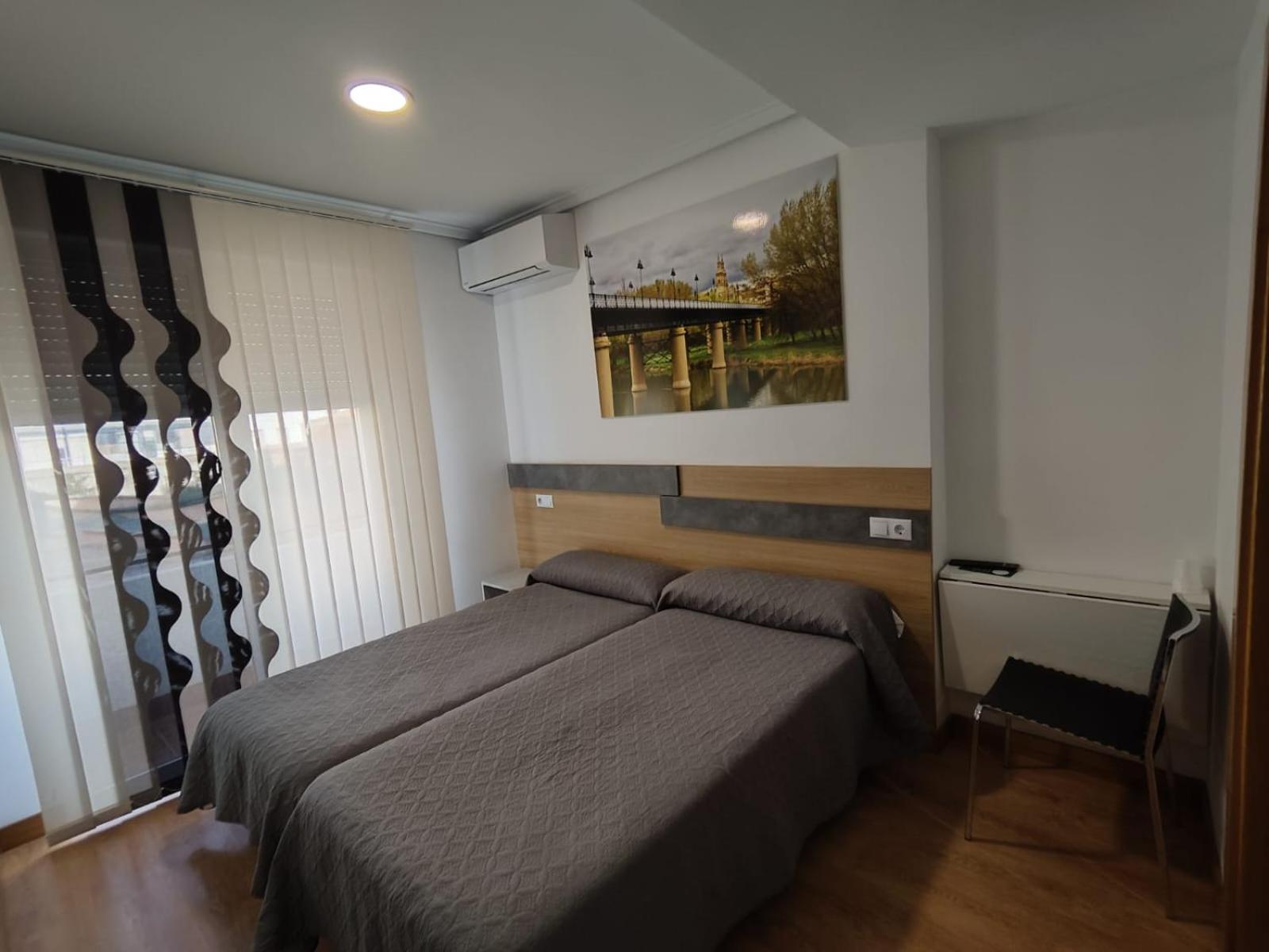 Hostal Rioja Condestable Λογκρόνο Εξωτερικό φωτογραφία