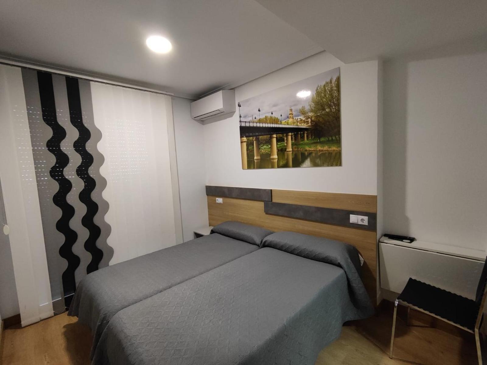 Hostal Rioja Condestable Λογκρόνο Εξωτερικό φωτογραφία